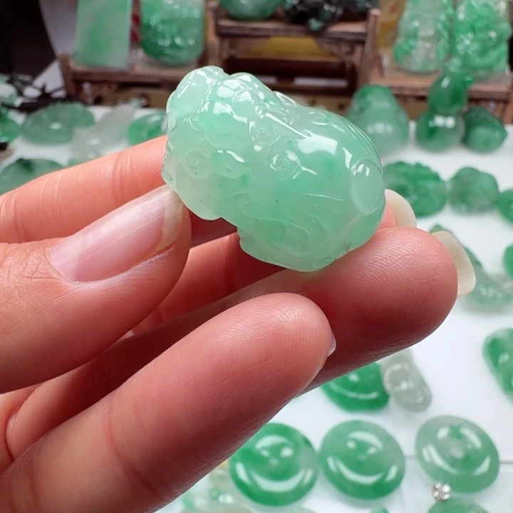 颈饰未镶嵌石英质玉