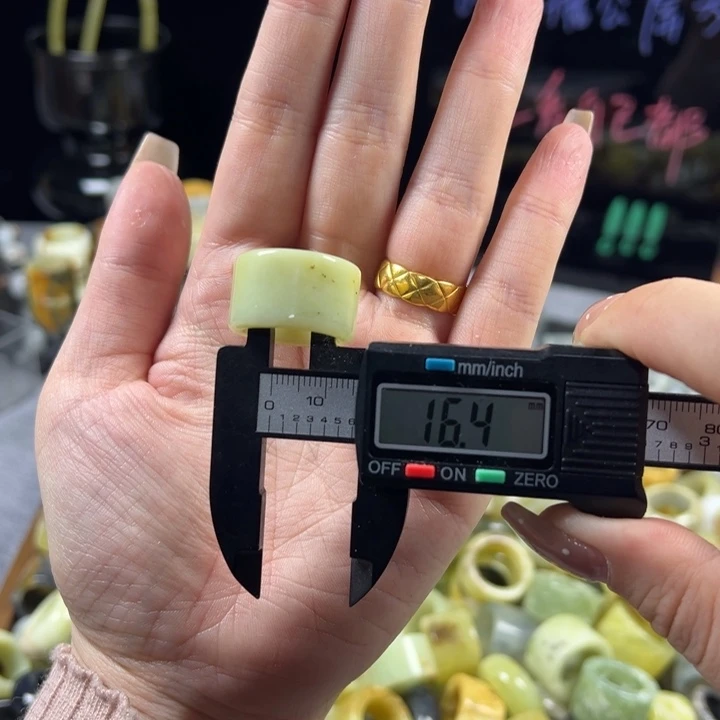 蛇纹石玉未镶嵌戒指