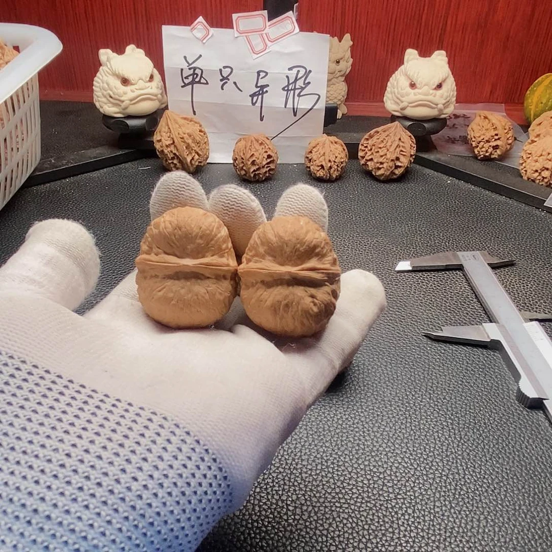 王***到文玩核桃吊坠元宝