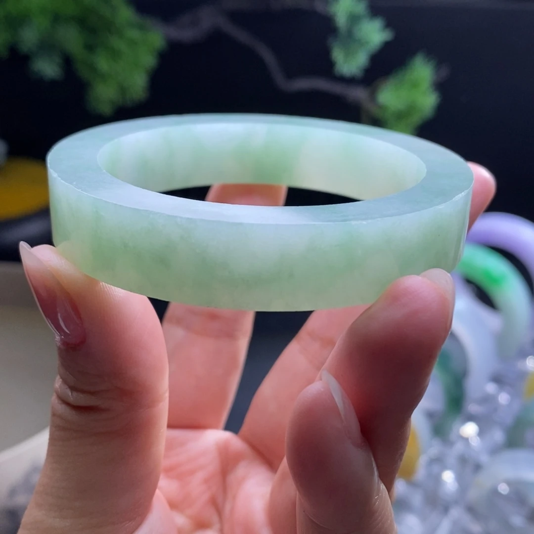 定制翡翠未镶嵌翡翠手镯