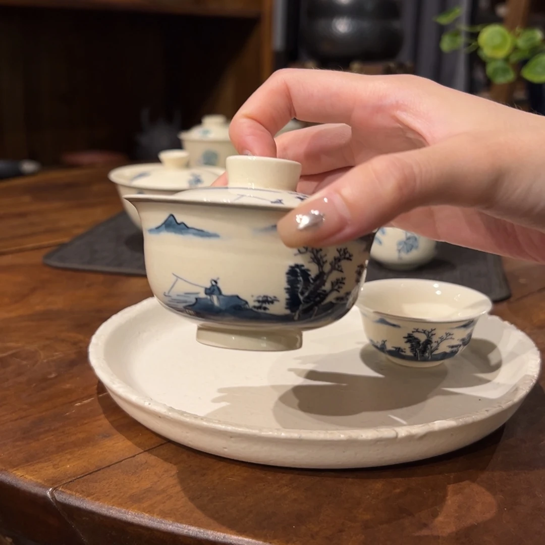 瓷片陶瓷。           陶瓷。
