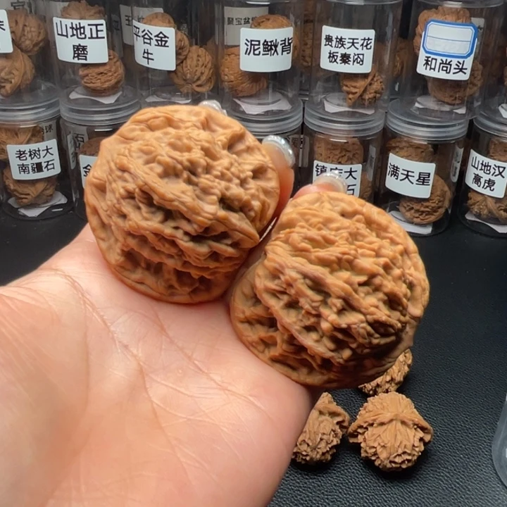 C***+吊坠文玩核桃虎头