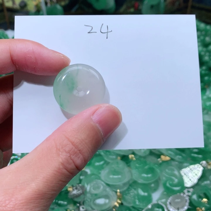 石英质玉颈饰未镶嵌