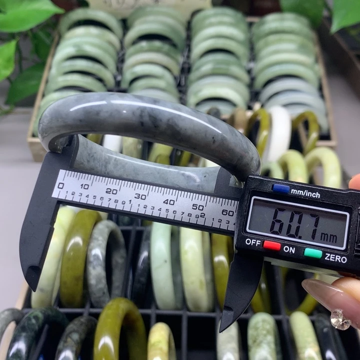蛇纹石玉未镶嵌手镯165