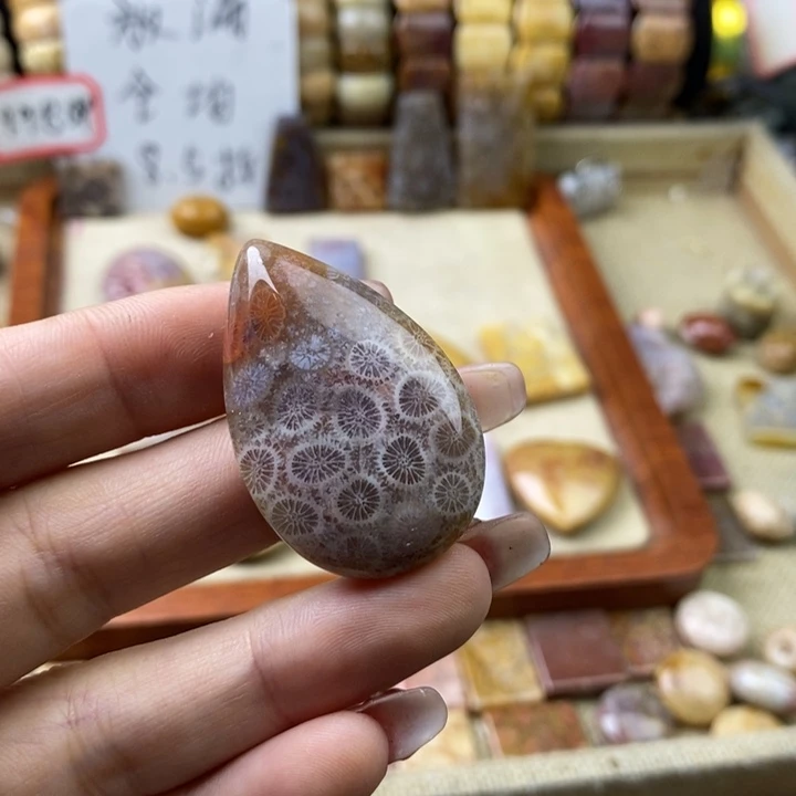 石英岩玉合金颈饰