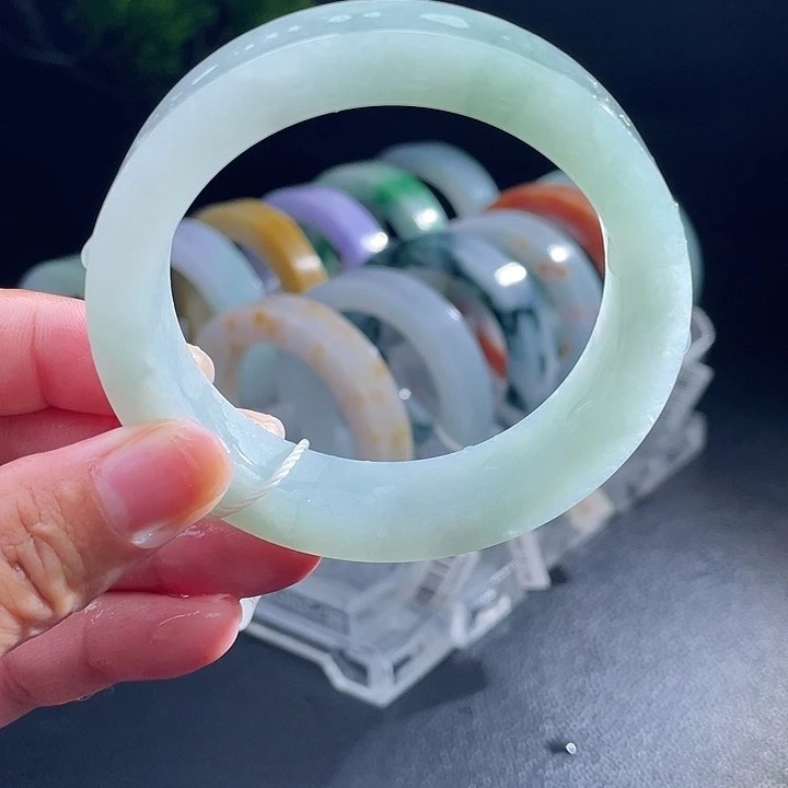 定制翡翠未镶嵌翡翠手镯