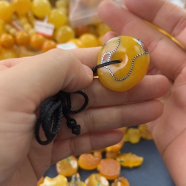 未镶嵌琥珀珠宝奇石