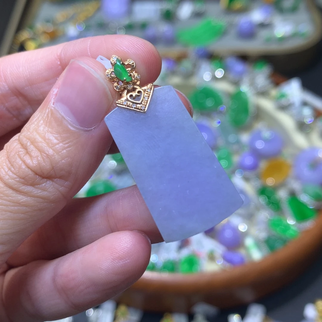 颈饰18K金镶嵌翡翠