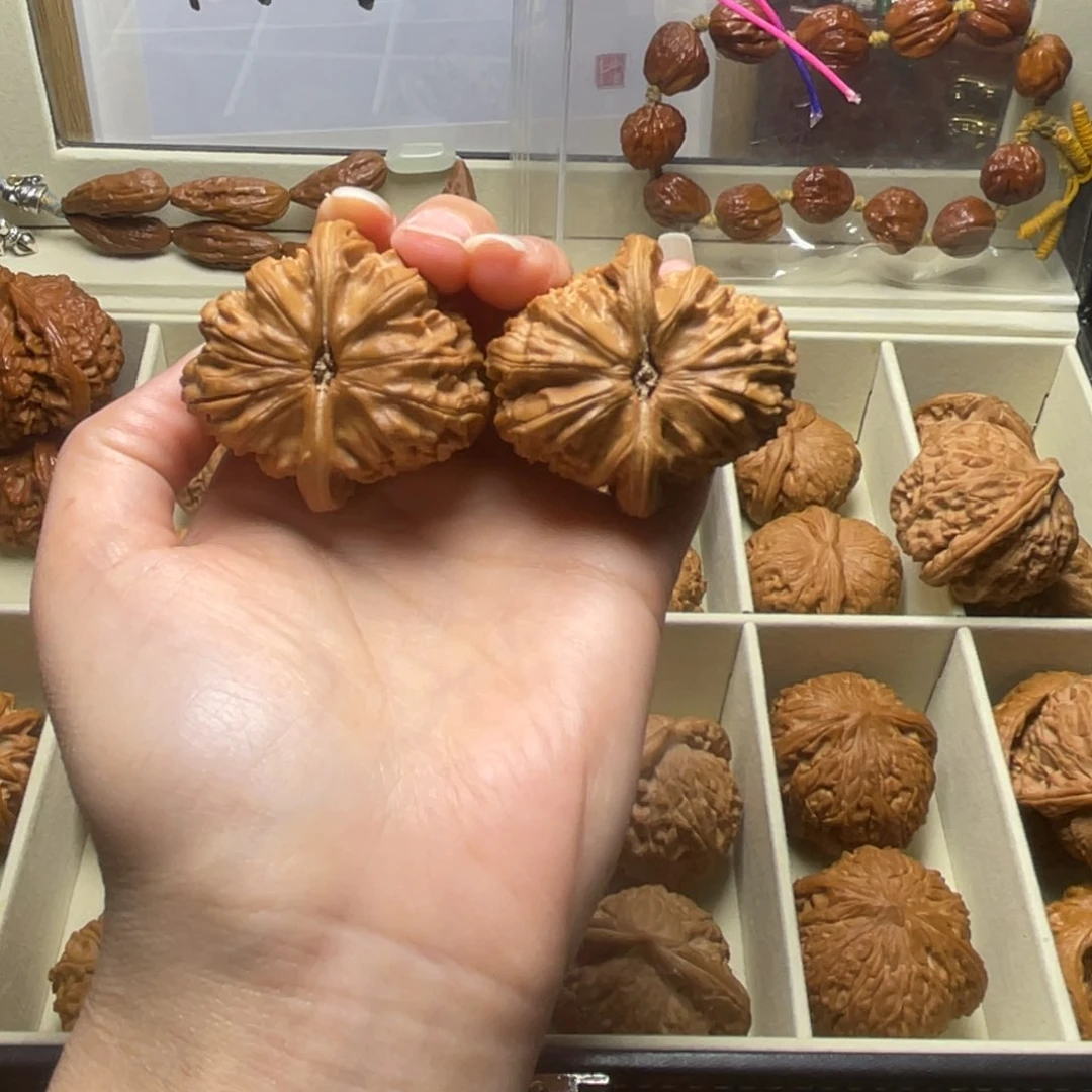 文玩核桃吊坠苏*沐白狮子