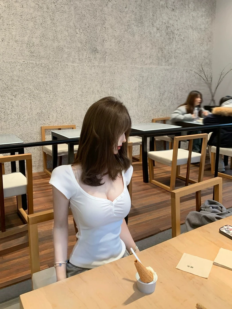 LuLu家孤品纯欲辣妹千金风上衣