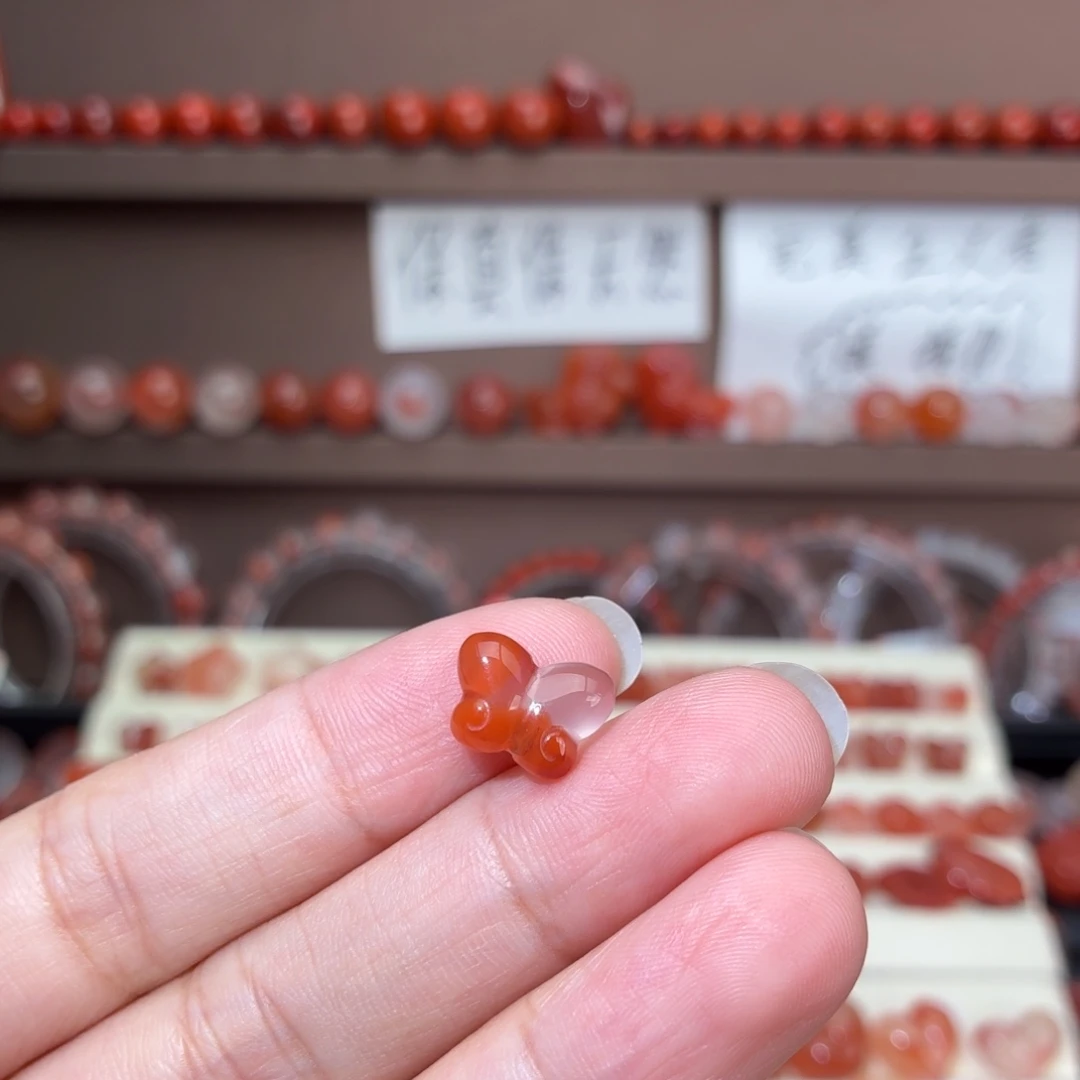 南红玛瑙未镶嵌川料蝴蝶