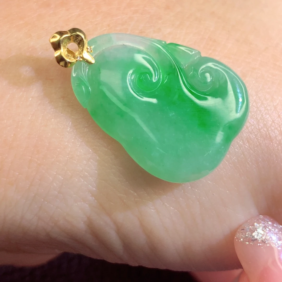 翡翠18K金镶嵌颈饰翡翠