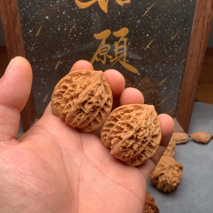 把件文玩核桃盘龙虎头文玩核桃