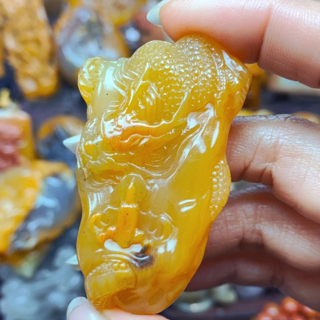 未镶嵌石英质玉（黄龙玉）颈饰