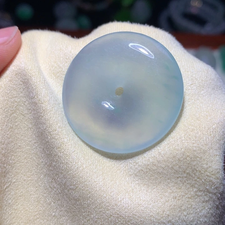 少**旧缅甸翡翠高冰胶飘花平安扣