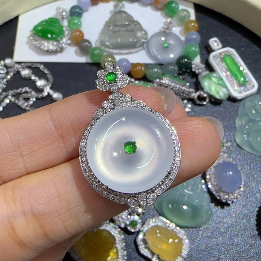 翡翠18K金镶嵌颈饰精品