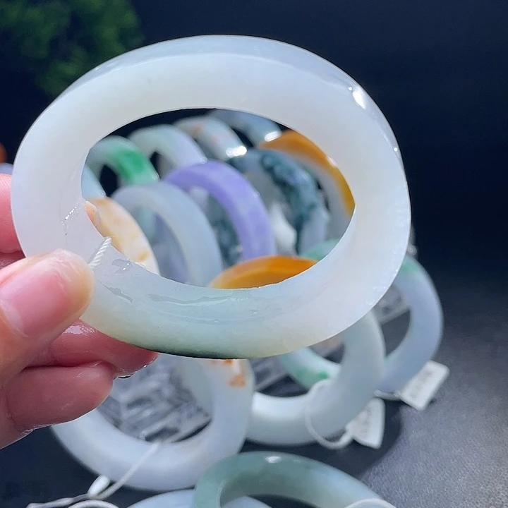 定制翡翠未镶嵌翡翠手镯