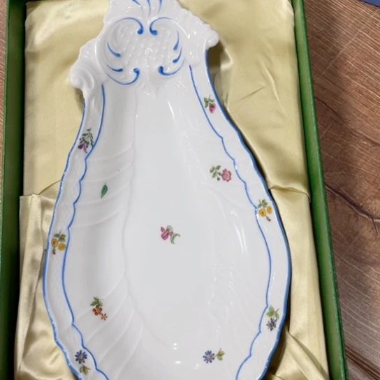 瓷片贵*瓷器及器物在此期间就曾使用