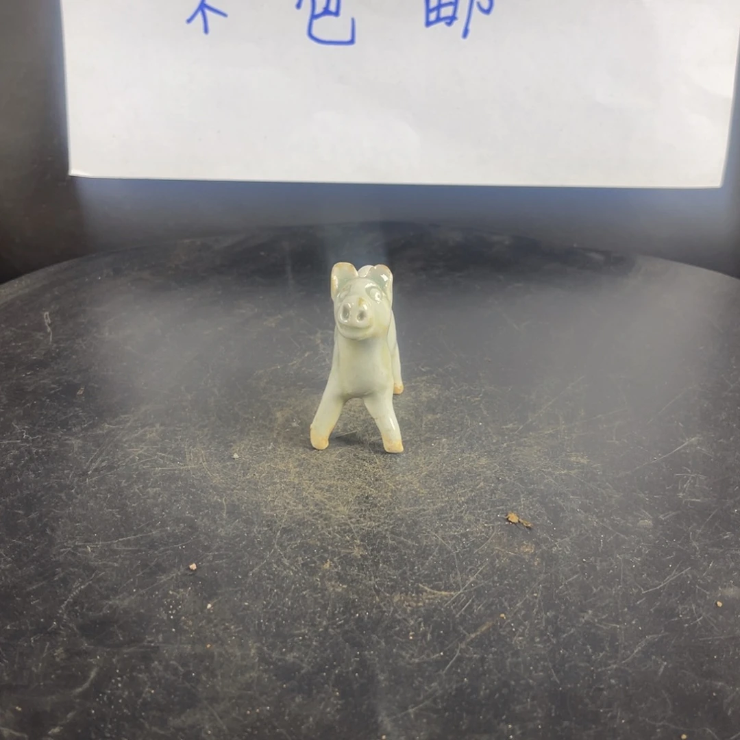 罐漂亮的小瓷器和