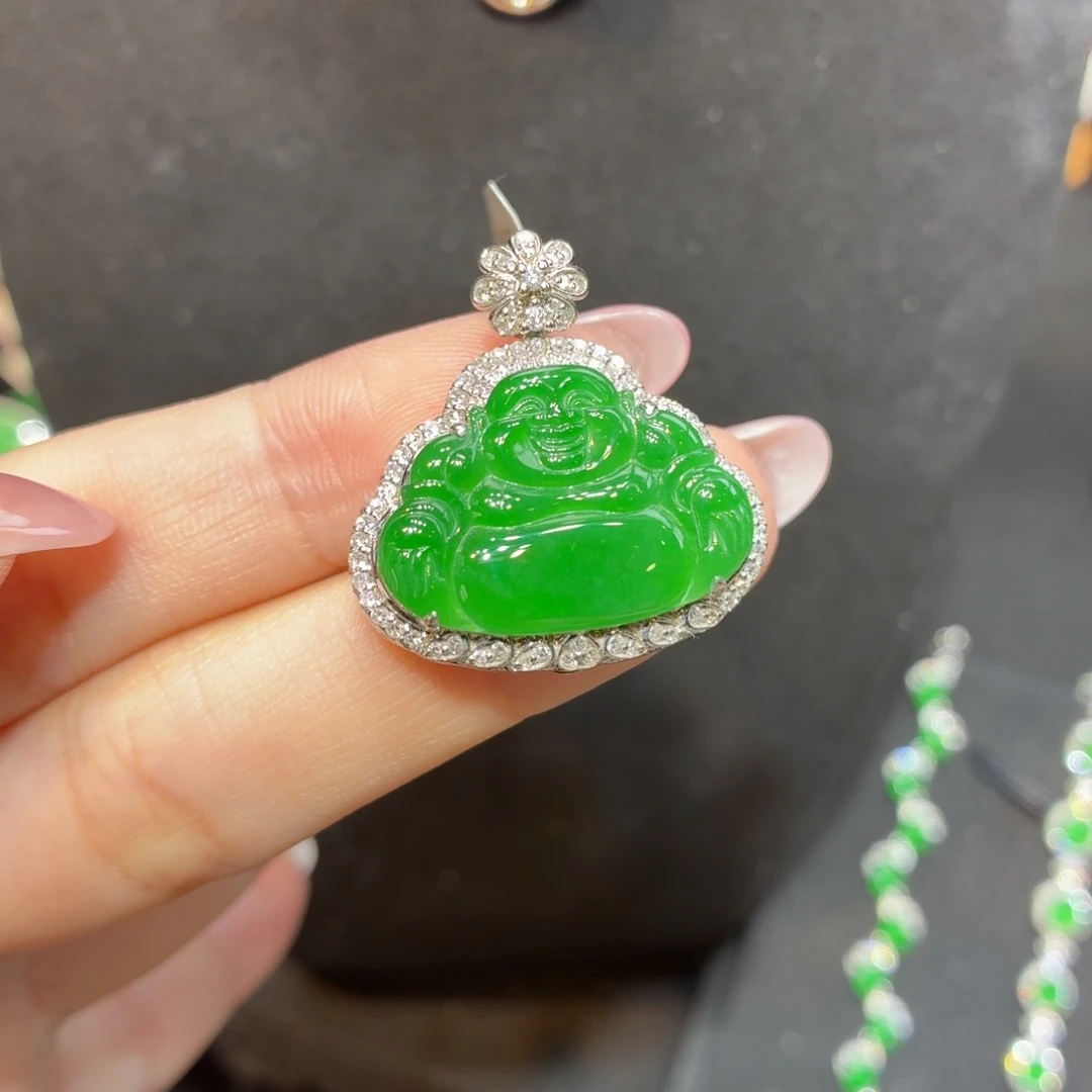 翡翠18K金镶嵌颈饰