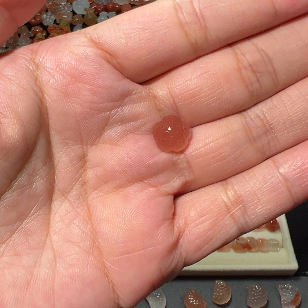 南红玛瑙冰飘未镶嵌莲花籽1