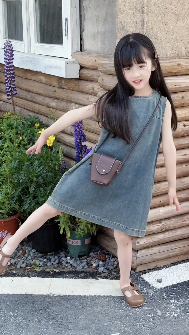 九子-2025春夏韩国设计师款亲子童装牛仔裙 Q8052