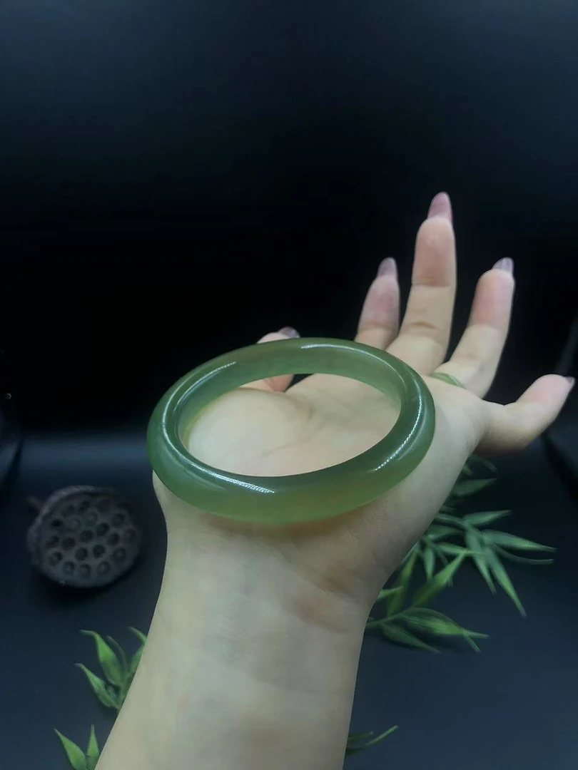 岫玉天然精美手镯