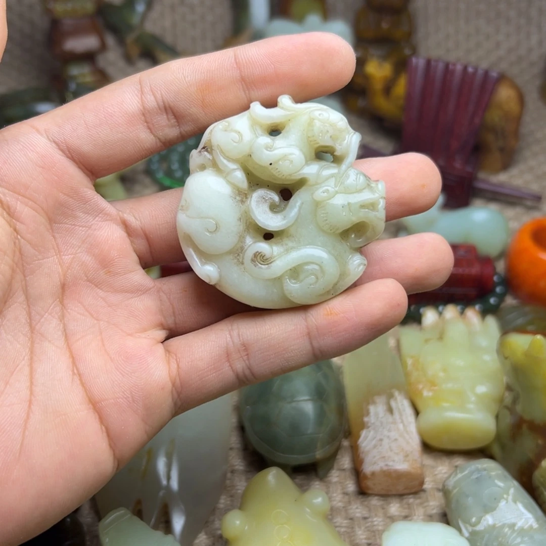 未镶嵌蛇纹石玉颈饰