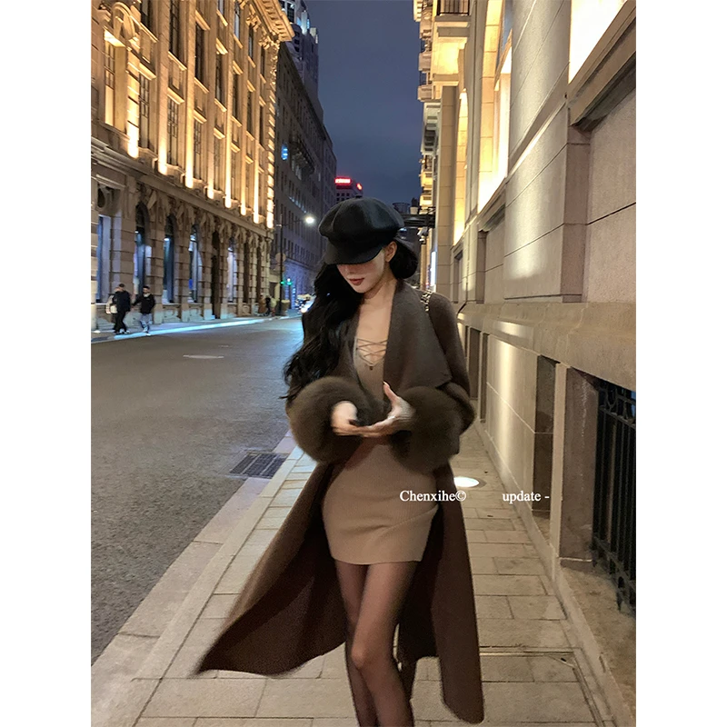 何晨曦 毛袖呢大衣女冬季辣妹中长款大翻领直筒毛呢外套 T0625W