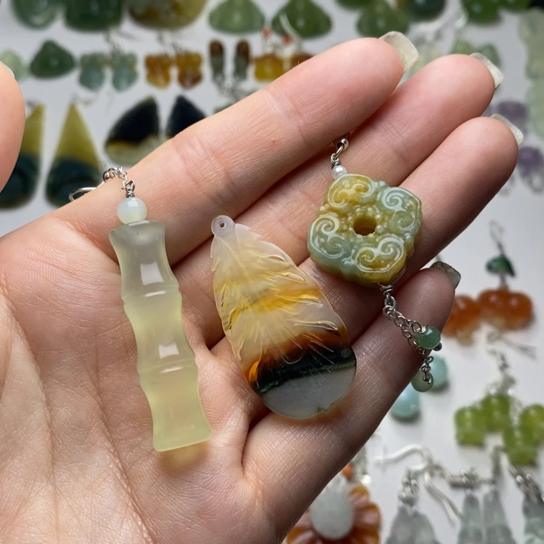 木***东蛇纹石玉未镶嵌耳饰/颈饰