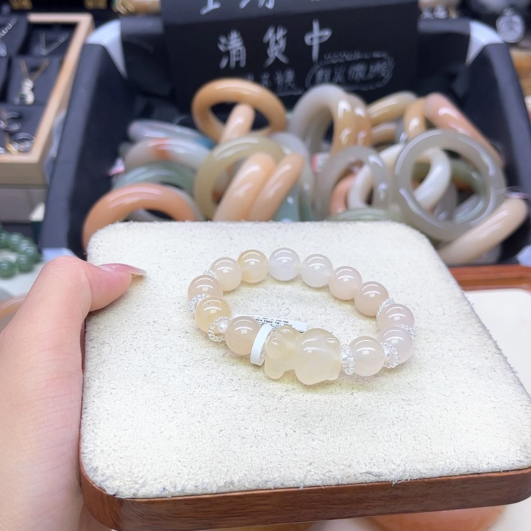 石英岩玉手镯未镶嵌