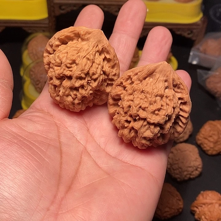 山***人吊坠文玩核桃47.5尺，官帽