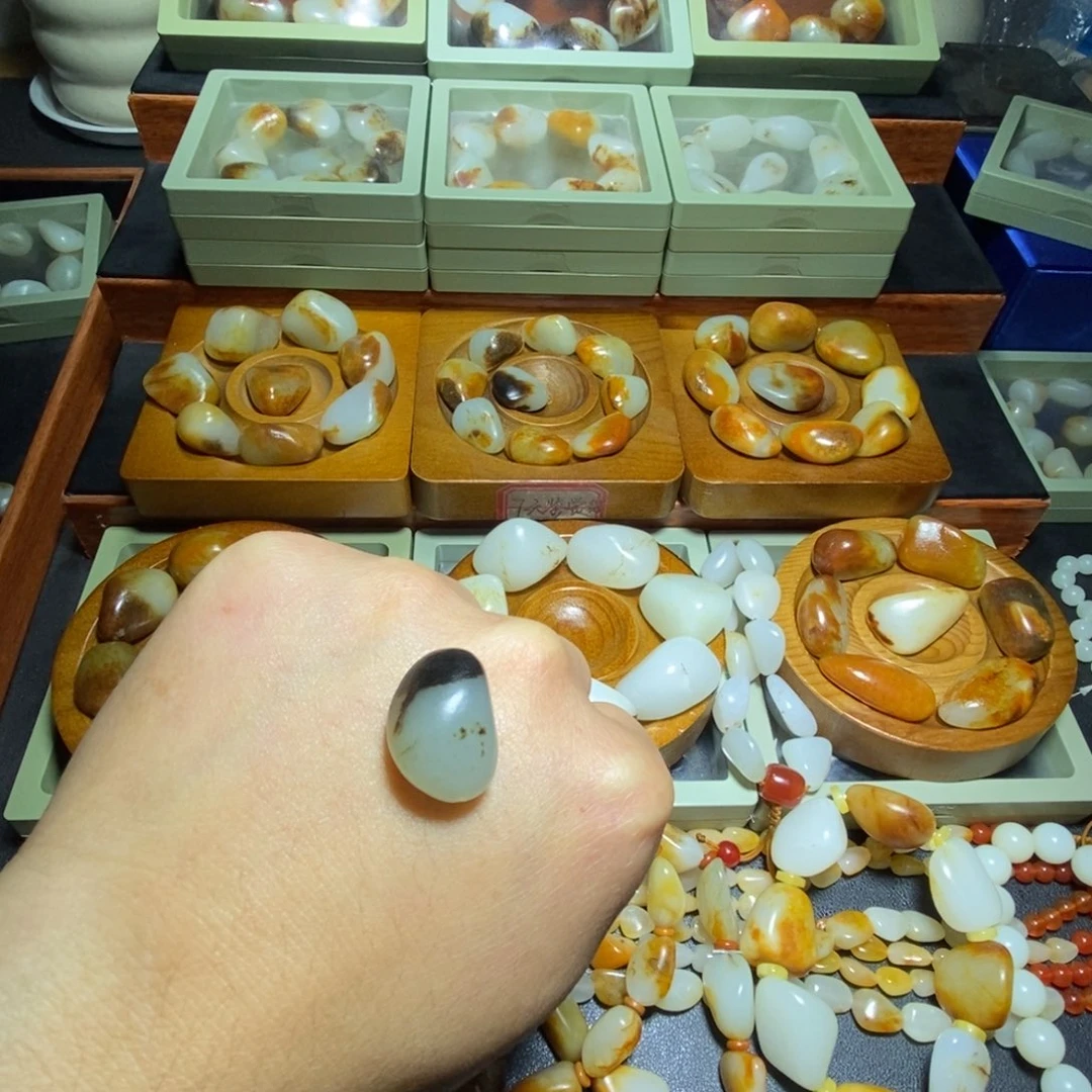 @***学和田玉未镶嵌手串