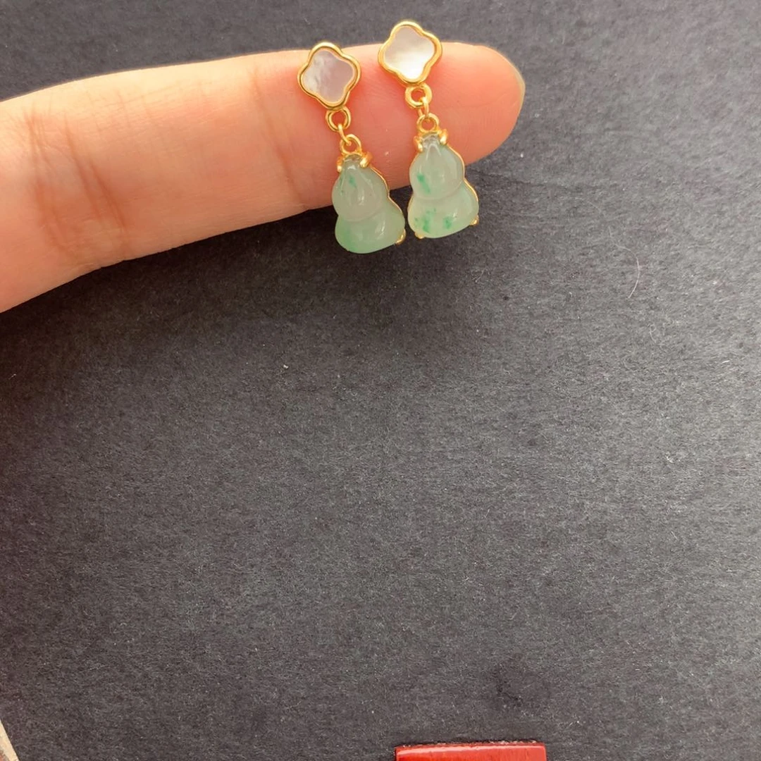 石英质玉未镶嵌耳钉