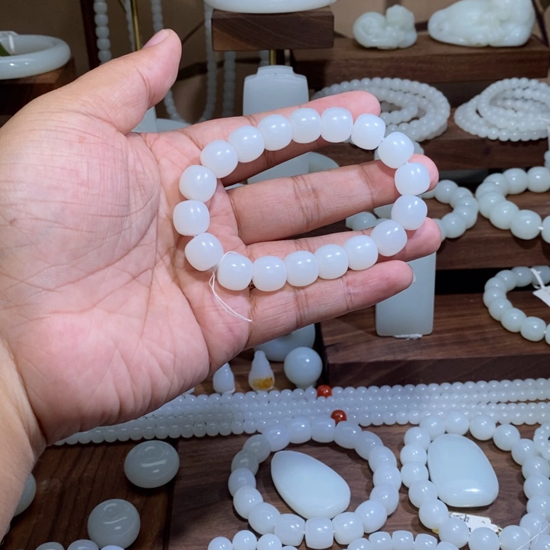 呼***啦未镶嵌手链和田玉