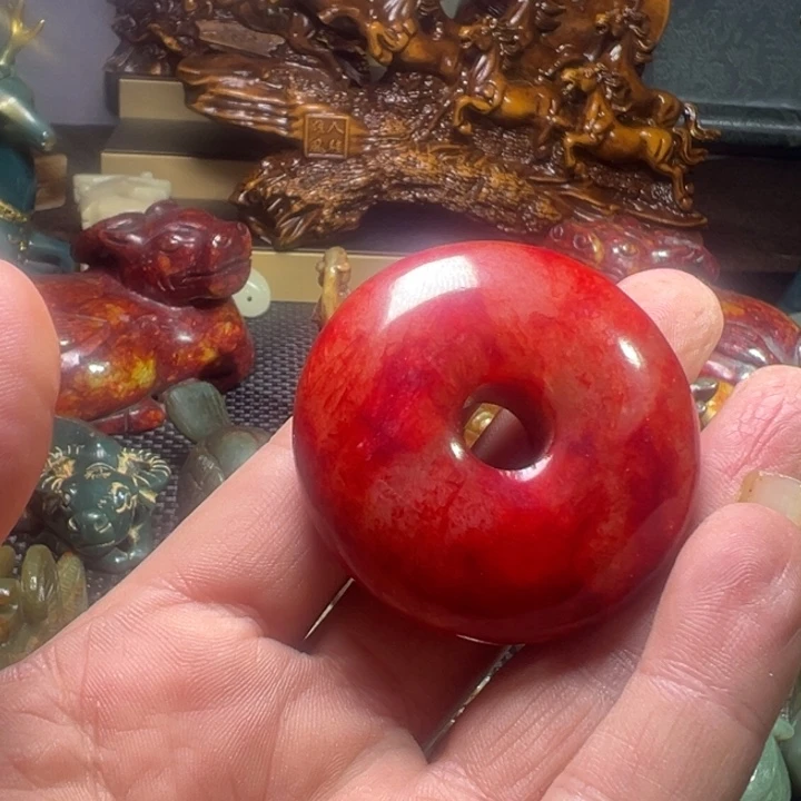 透闪石质玉未镶嵌颈饰