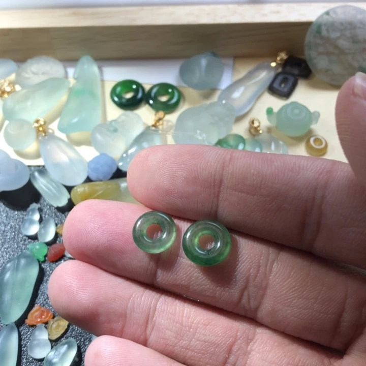 定制翡翠未镶嵌挂件