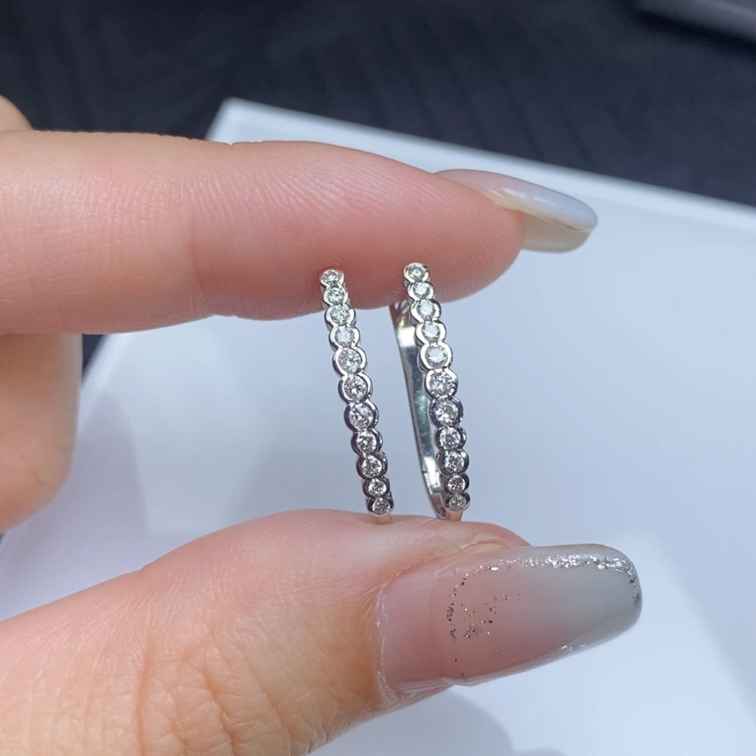 耳饰18K金镶嵌钻石设计款单排耳扣（搭配福贝、甜甜圈、双环）
