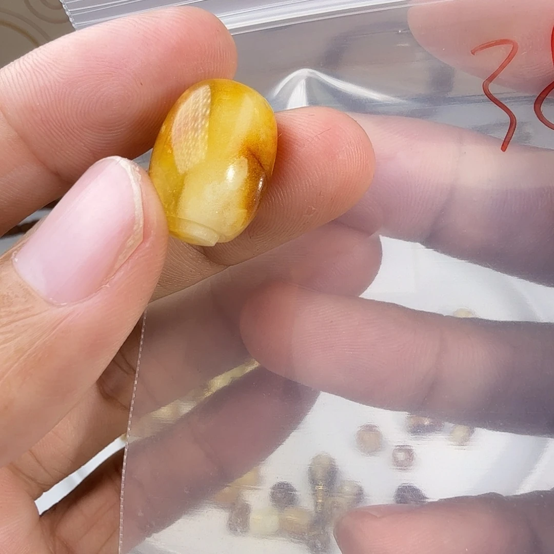 琥珀未镶嵌裸石琥珀