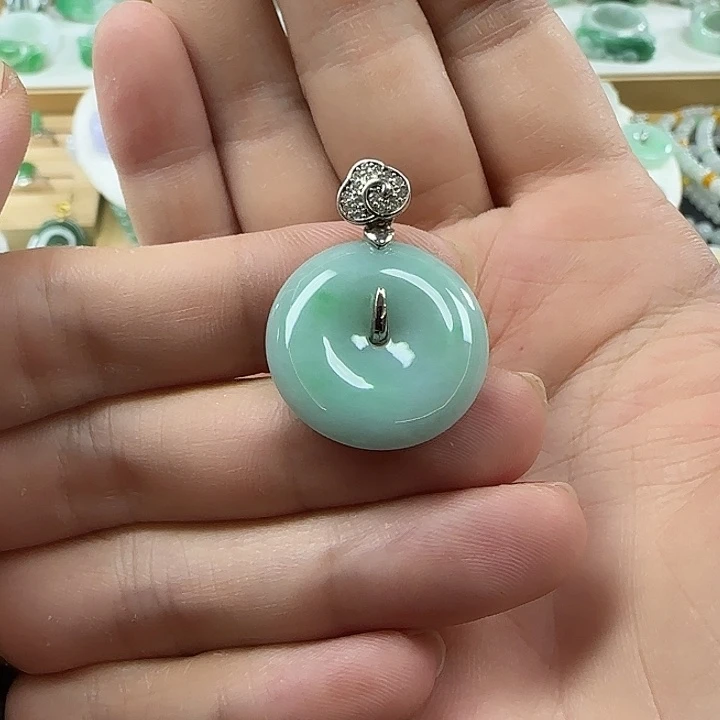 翡翠未镶嵌颈饰平安扣