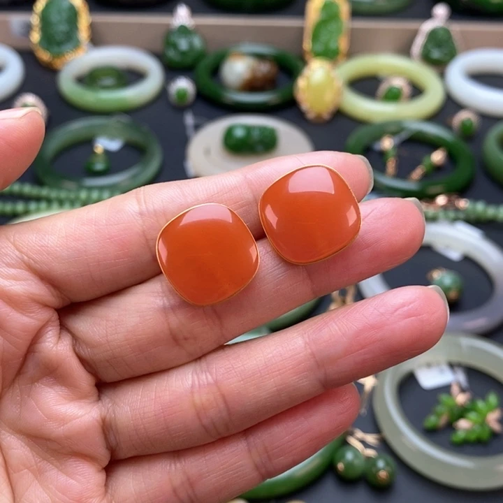 18K金镶嵌和田玉耳饰