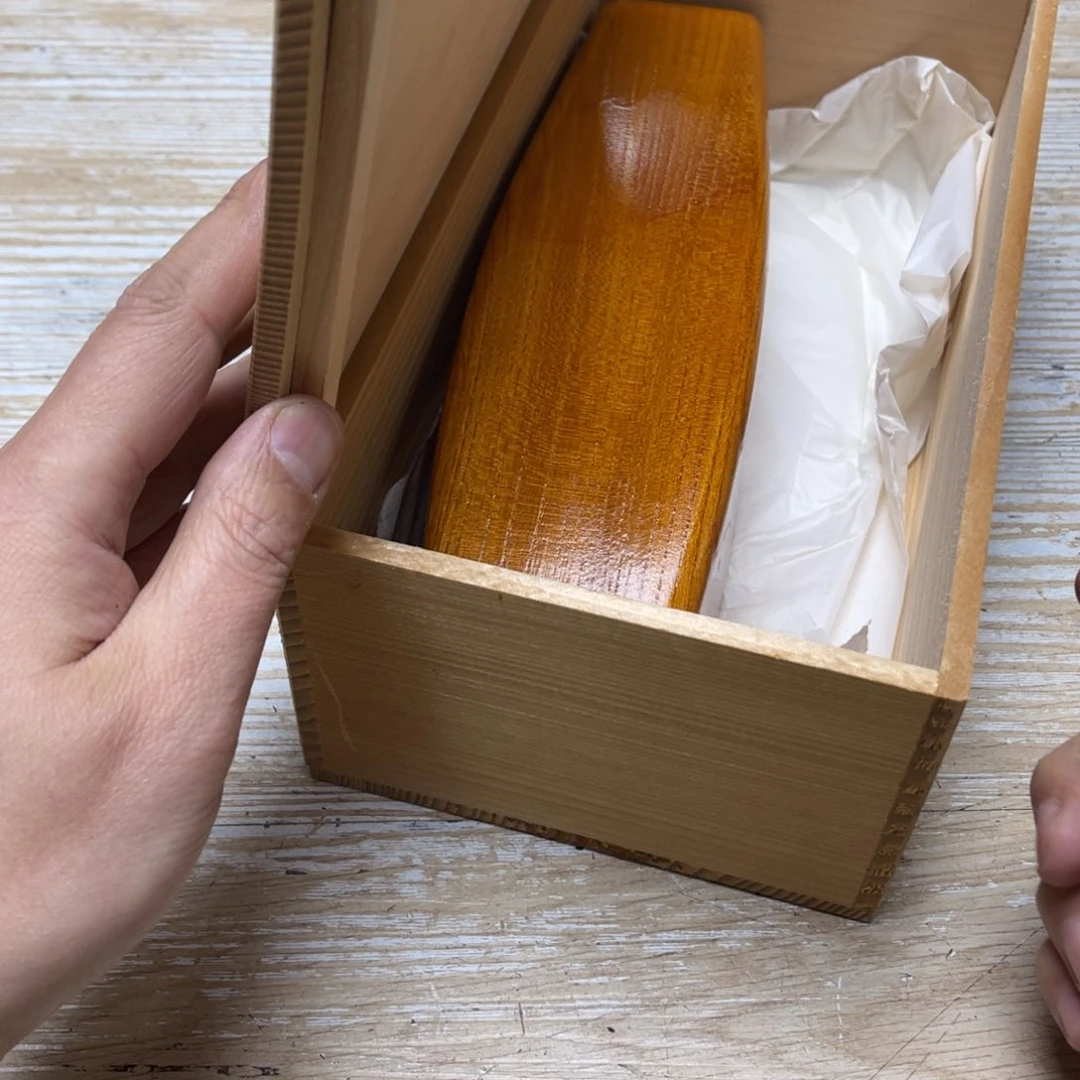 瓷片料****厨密密麻麻地排列着一个大