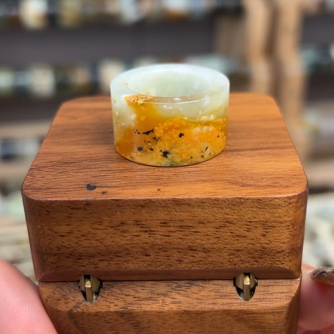 蛇纹石玉未镶嵌戒指夕阳内径17.3