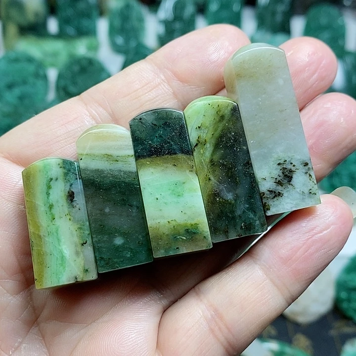 未镶嵌独山玉颈饰任选其一