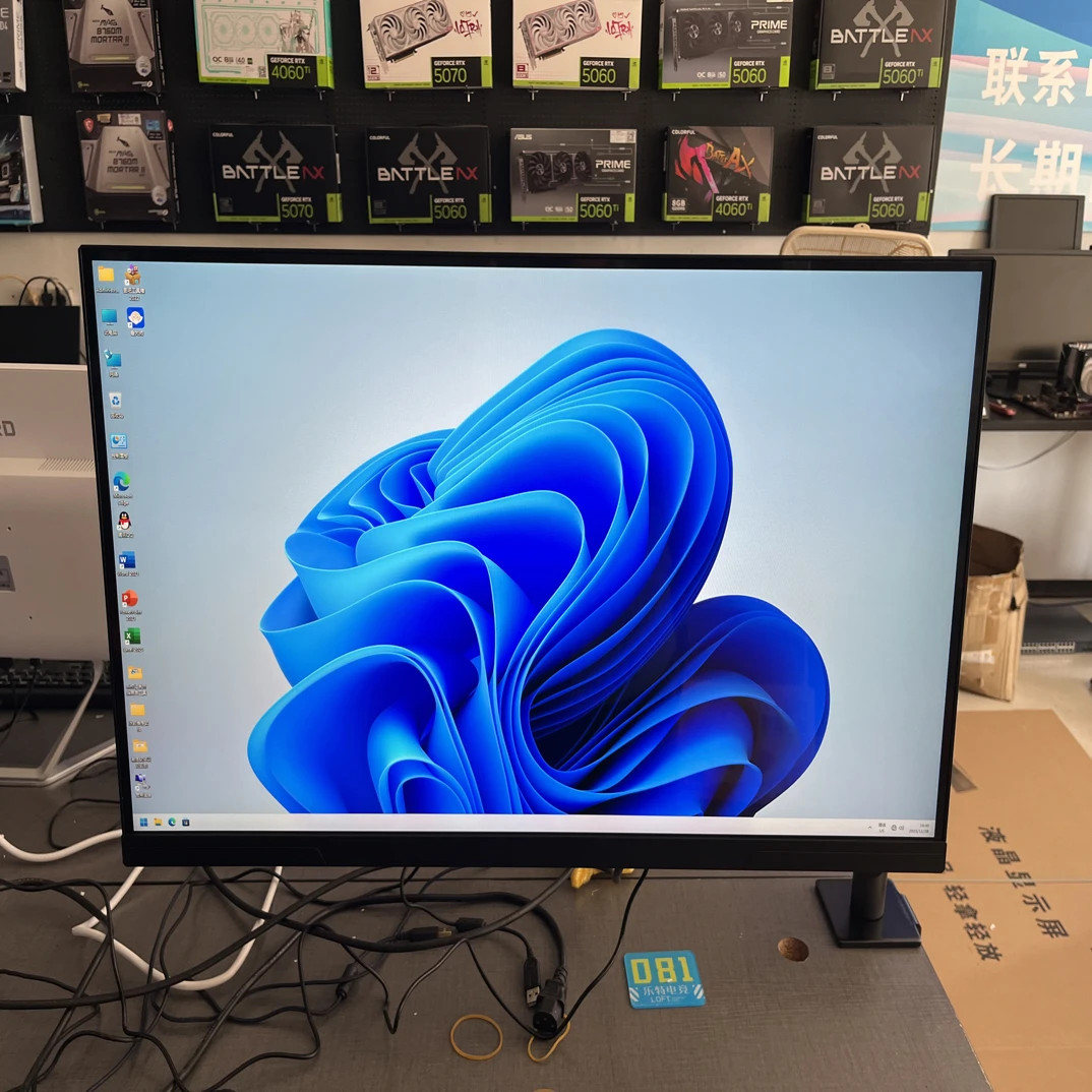 99新 TITAN ARMY/泰坦军团 99新27寸2K240Hz游戏显示器 带机械臂