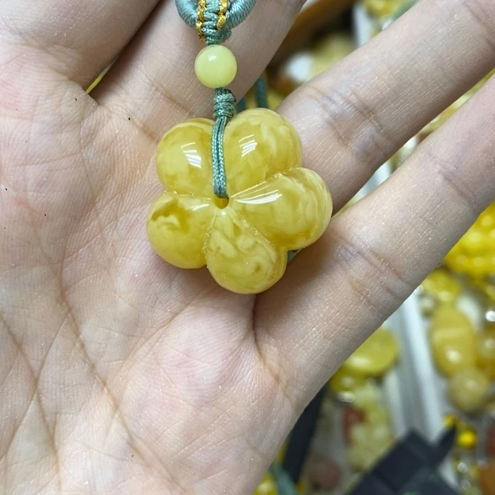 蜜蜡未镶嵌裸石吊坠