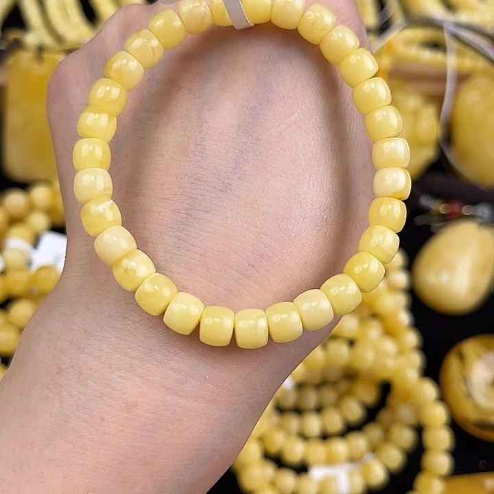 琥珀未镶嵌颈饰琥珀