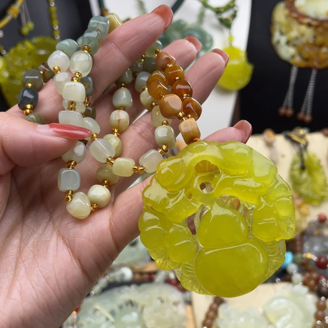 未镶嵌蛇纹石玉颈饰