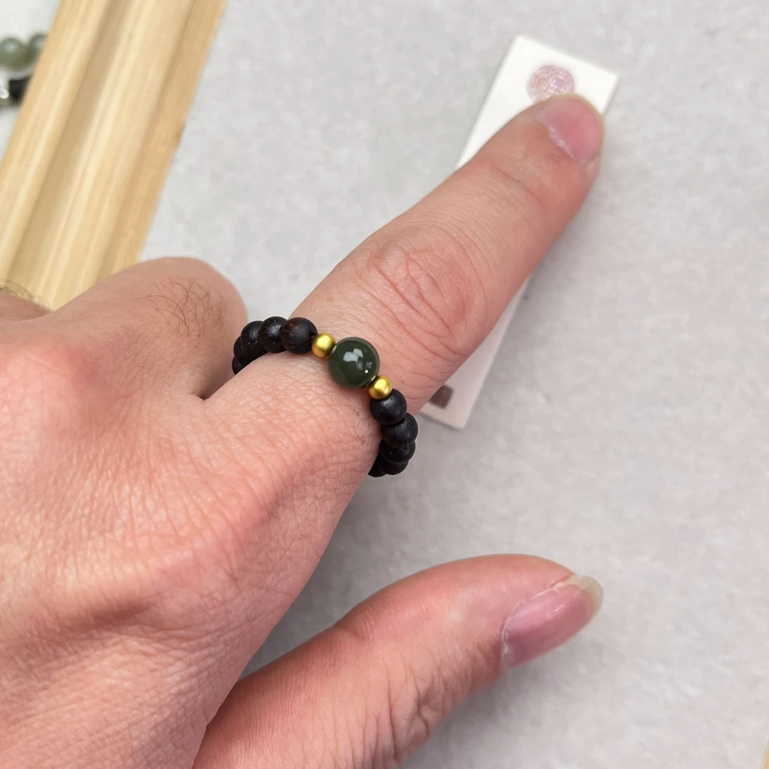 降真香和田玉戒指