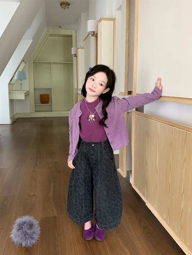 2025秋季新款女童洋气针织开衫+卡通长袖打底衫+豹纹阔腿裤三件套